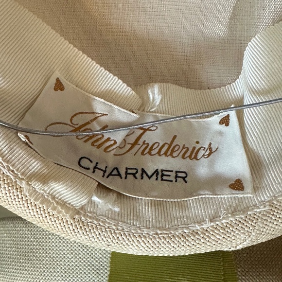 CHARMING DESIGNER 1950s\' CREAM STRAW HAT + GREEN BAND & \